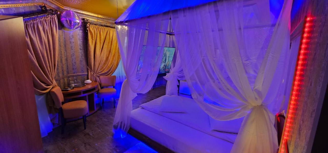 Hotel Boutique Mikaela (Adults Only) Брашов Экстерьер фото
