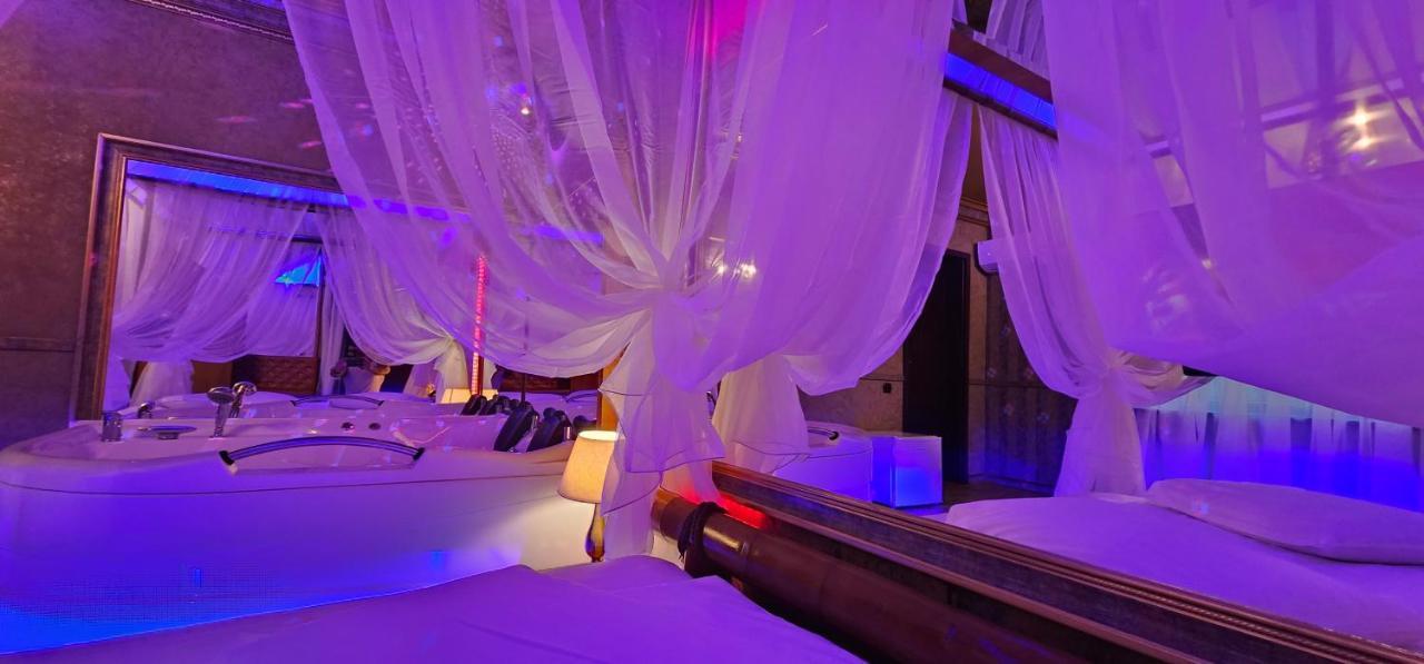 Hotel Boutique Mikaela (Adults Only) Брашов Экстерьер фото