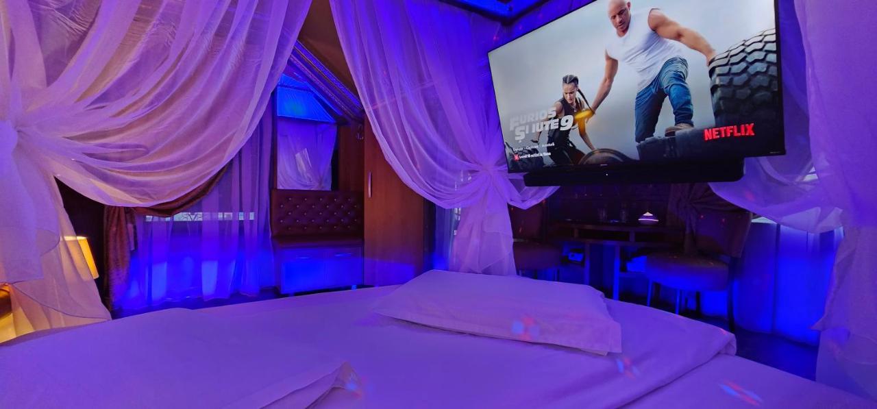 Hotel Boutique Mikaela (Adults Only) Брашов Экстерьер фото