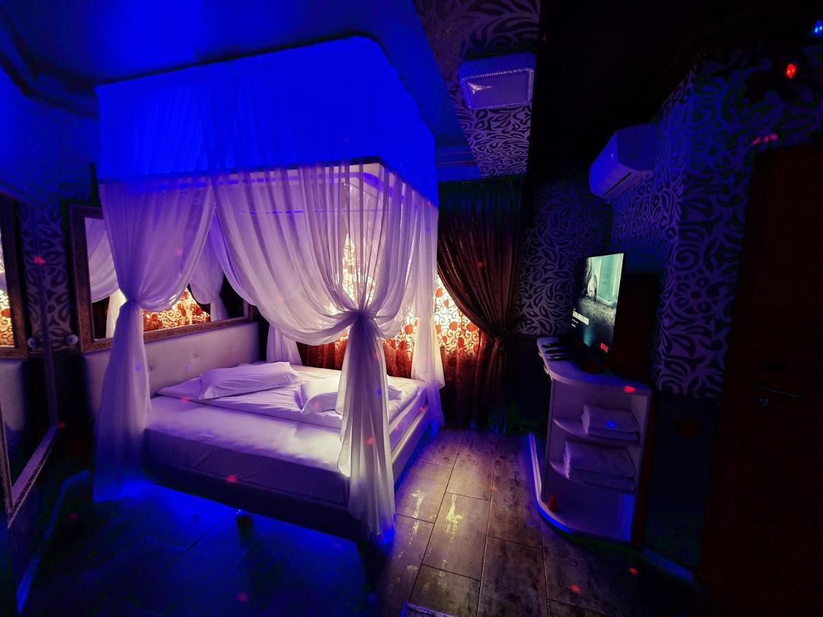 Hotel Boutique Mikaela (Adults Only) Брашов Экстерьер фото