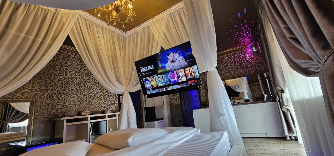 Hotel Boutique Mikaela (Adults Only) Брашов Экстерьер фото