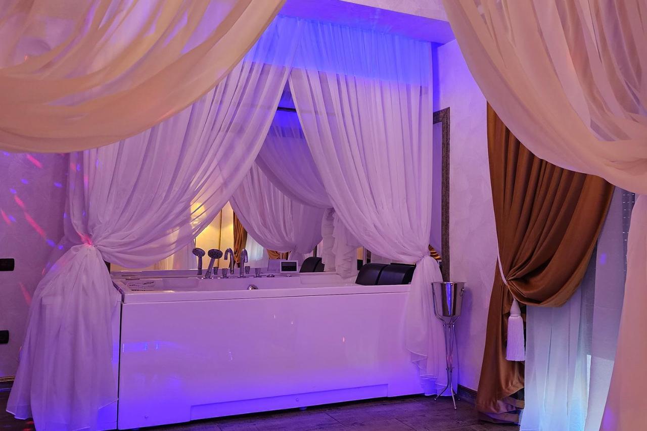 Hotel Boutique Mikaela (Adults Only) Брашов Экстерьер фото