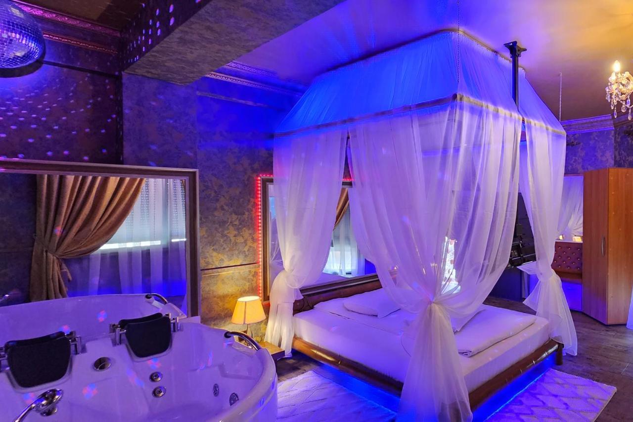 Hotel Boutique Mikaela (Adults Only) Брашов Экстерьер фото