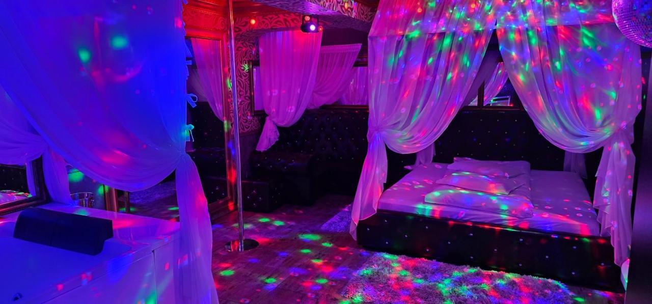 Hotel Boutique Mikaela (Adults Only) Брашов Экстерьер фото