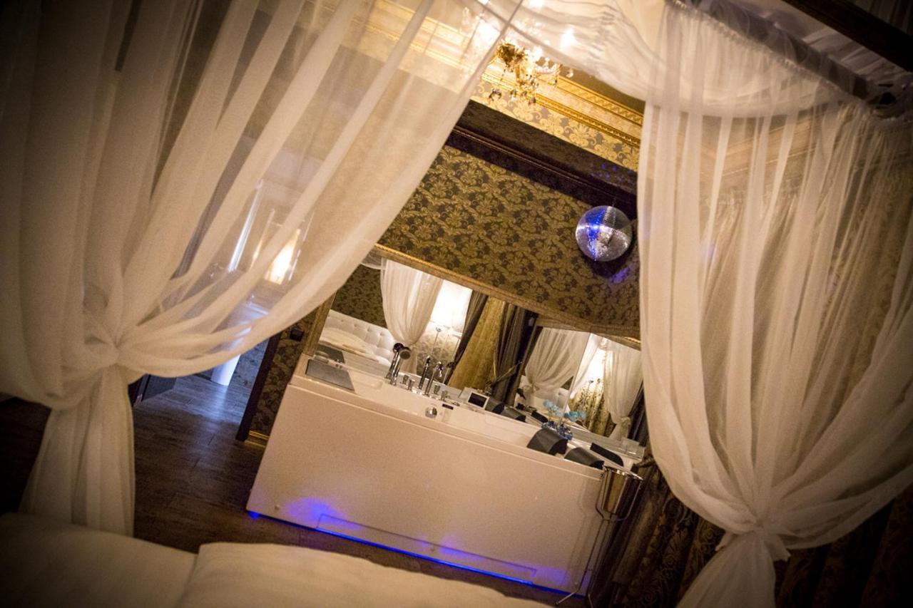 Hotel Boutique Mikaela (Adults Only) Брашов Экстерьер фото