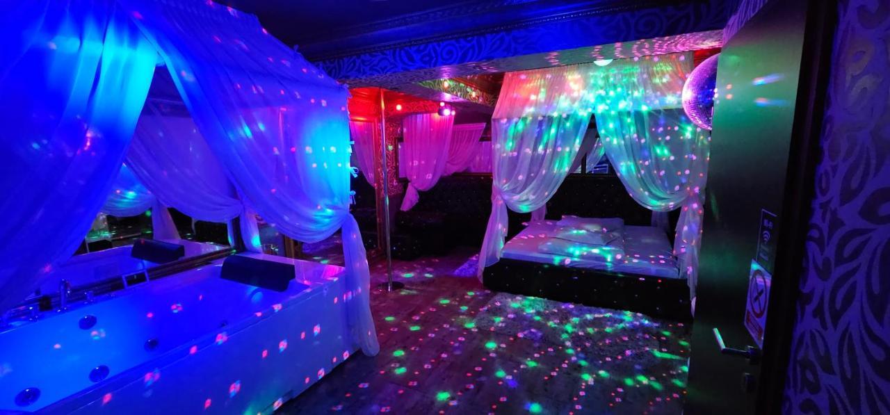 Hotel Boutique Mikaela (Adults Only) Брашов Экстерьер фото