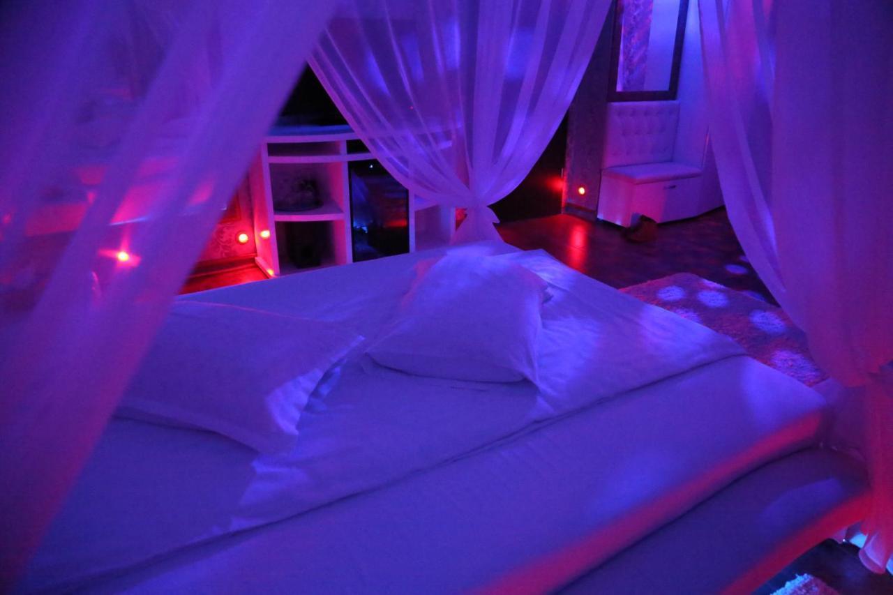 Hotel Boutique Mikaela (Adults Only) Брашов Экстерьер фото